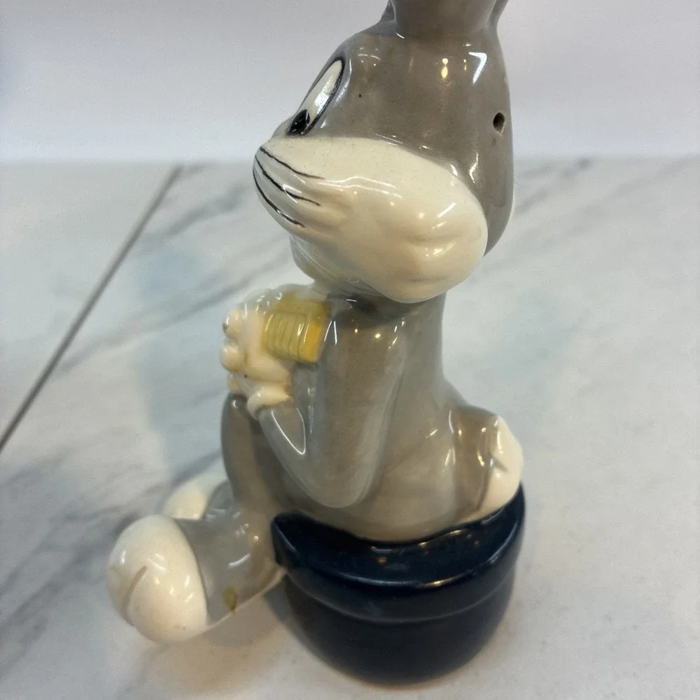 1995 Warner Bros Bugs Bunny Salt Shaker